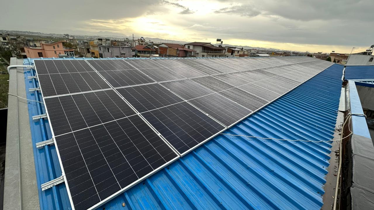 Instalim i panelit fotovoltaik AIKO,Oneda Granit dhe Mermer shpk Instalim i panelit fotovoltaik AIKO,Oneda Granit dhe Mermer shpk